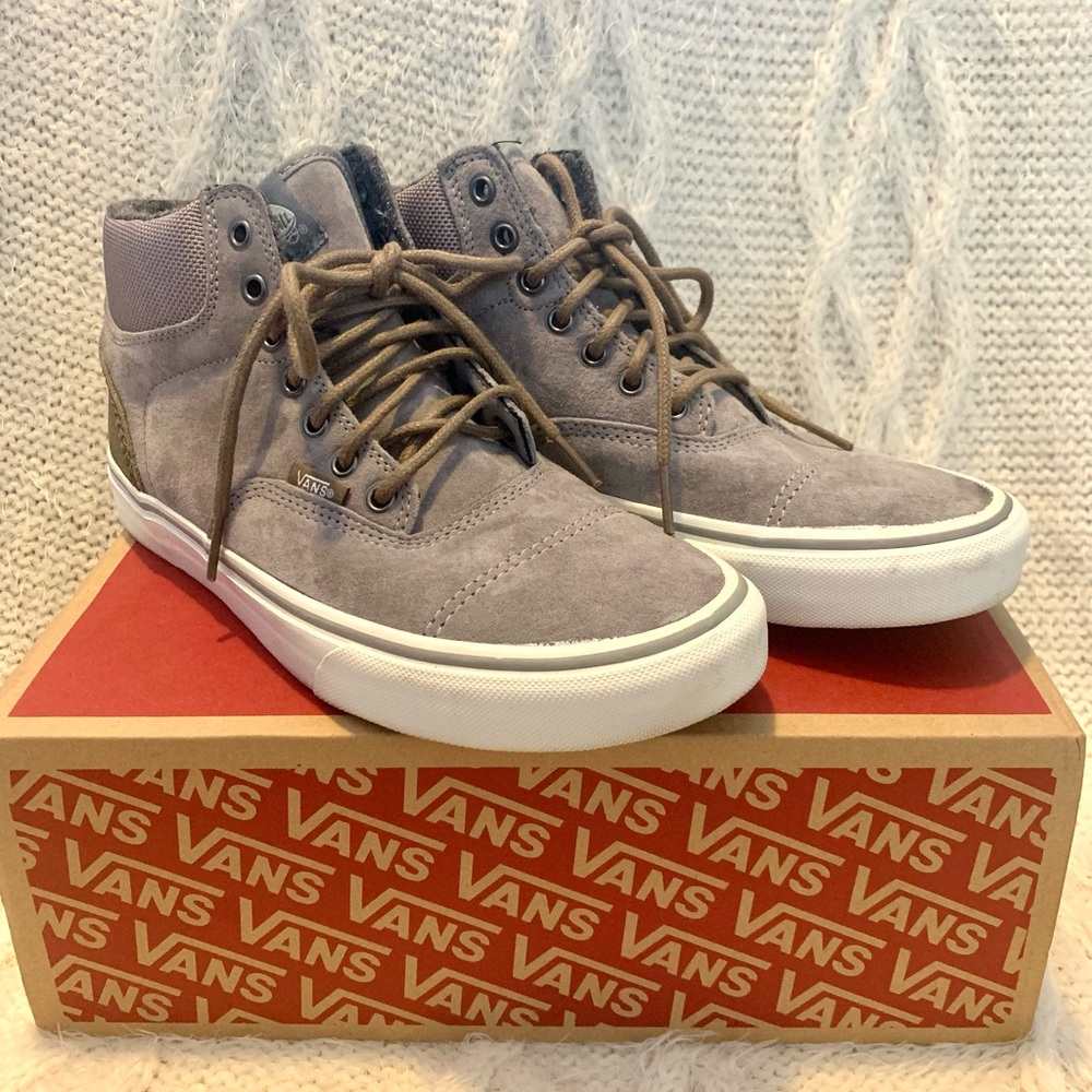 Women’s size 9 BRAND NEW Vans. Velvet grey.
